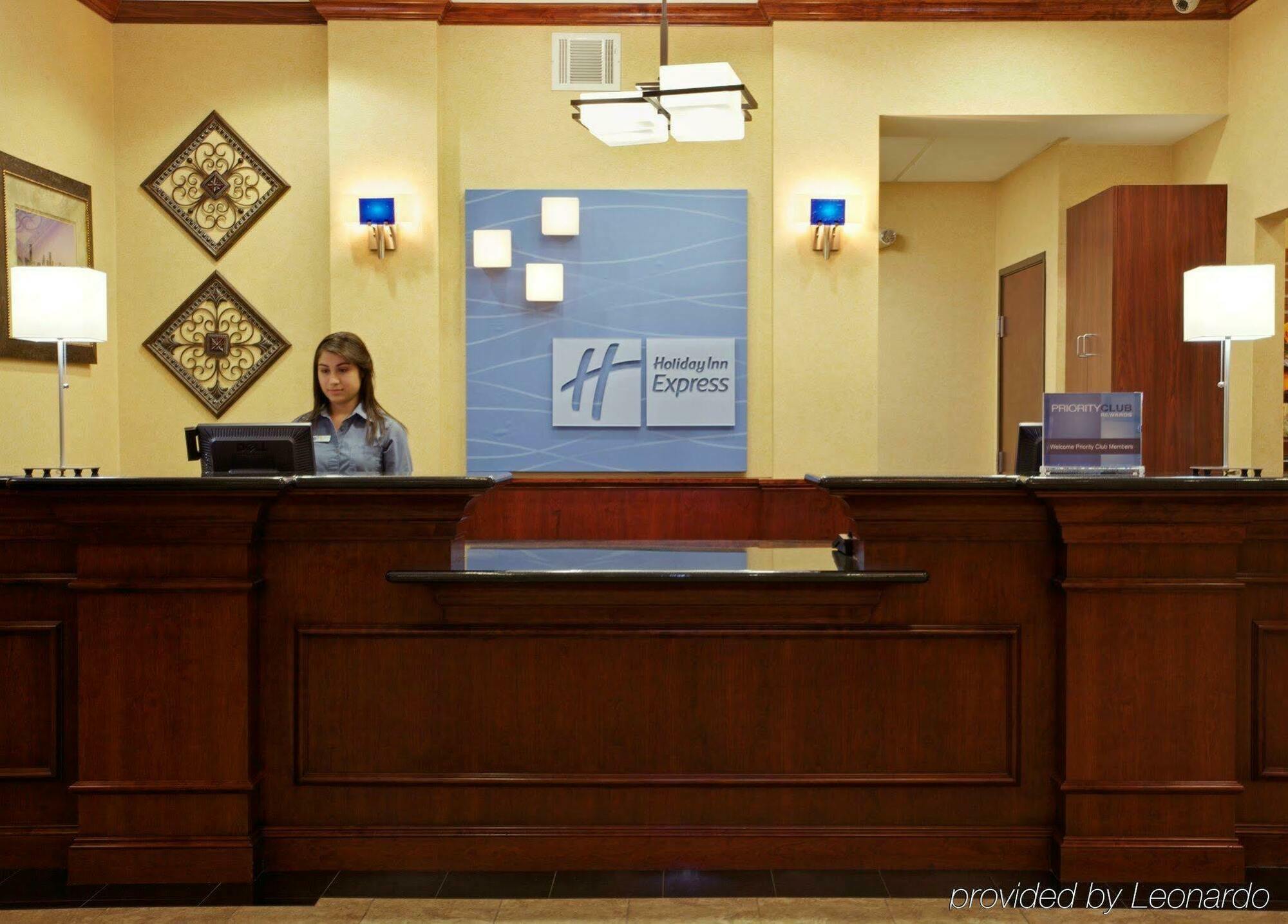 Holiday Inn Express & Suites Houston East By Ihg Beltér fotó